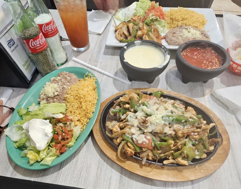 Laredo’s mexican Grill | 256 W Main St, Camden, TN 38320, USA | Phone: (731) 213-2252