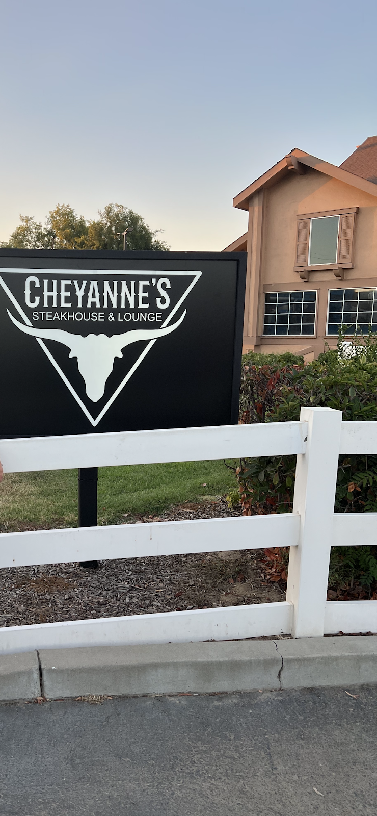 Cheyannes Steakhouse & Lounge | 505 Sierra St, Kingsburg, CA 93631, USA | Phone: (559) 897-2000