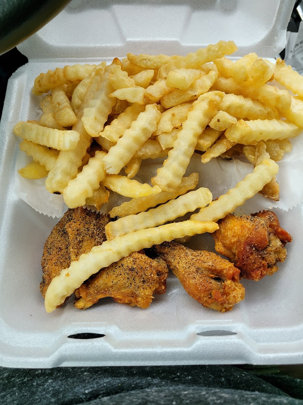 A Town Wings | 2600 N Columbia St C2, Milledgeville, GA 31061, USA | Phone: (478) 295-0585