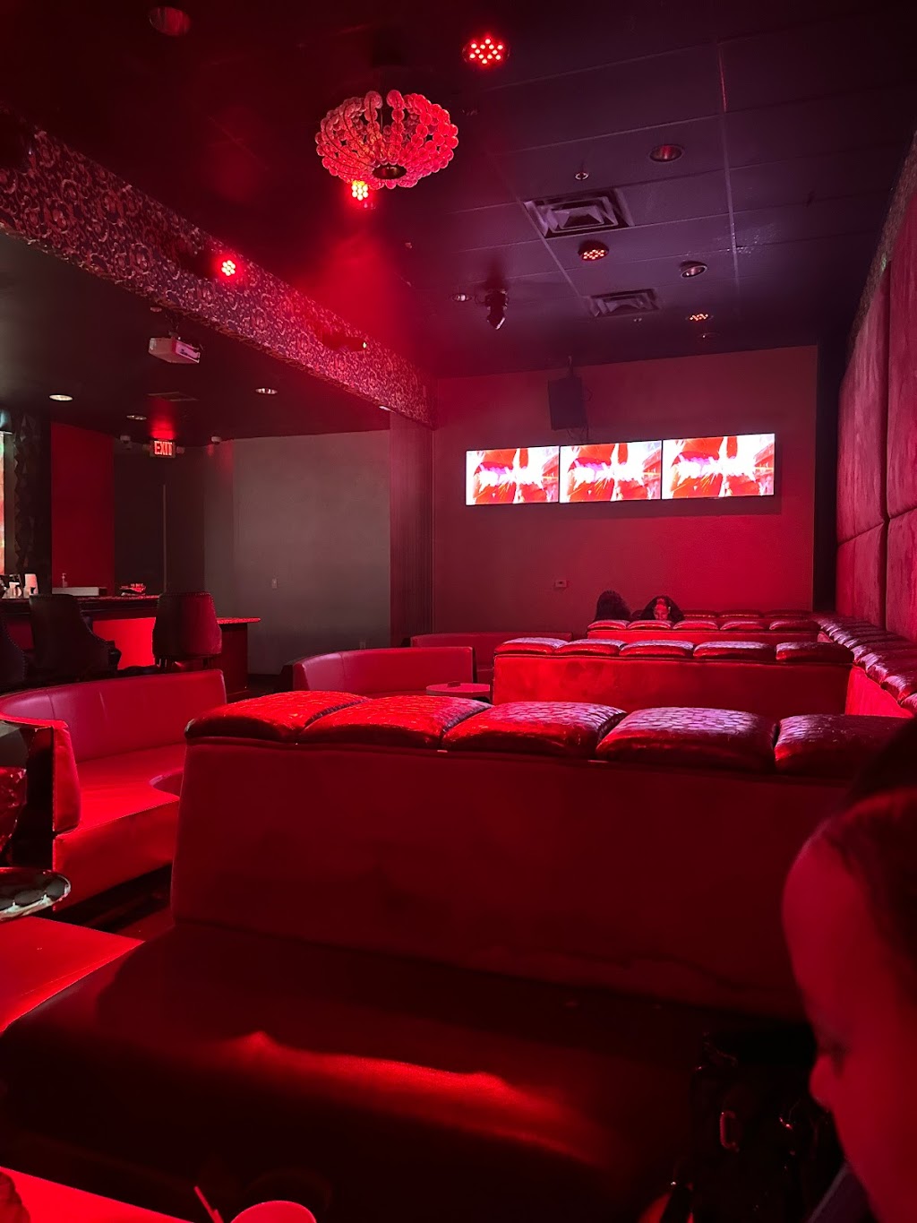 V RESTAURANT AND HOOKAH LOUNGE | 4230 S Decatur Blvd Suite 200, Las Vegas, NV 89103, USA | Phone: (678) 467-8143